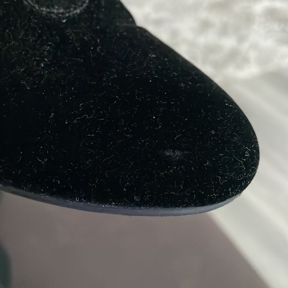 ISAAC MIZRAHI NWOT Black with Flower Design Velour Style Heeled Booties Size 9 - Picture 12 of 12